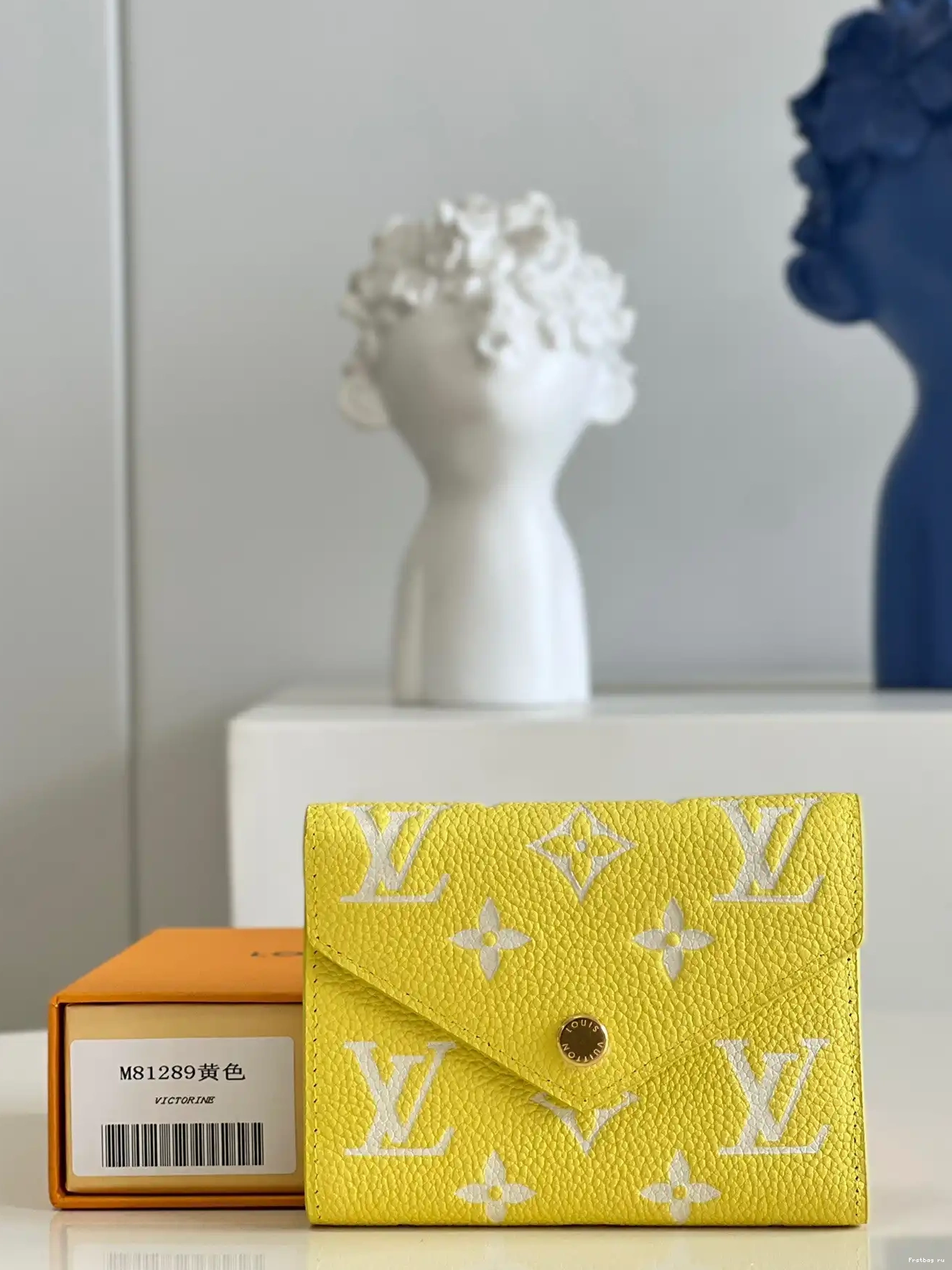 First bag ru Vuitton Louis VICTORINE Wallet 0405
